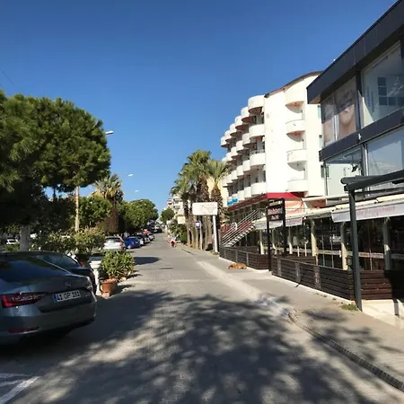 Didim Altinkum Apartment *